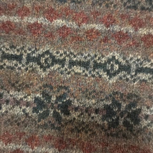 Vintage Harley of Scotland 100% wool jaquard v neck sweater - Picture 5 of 5